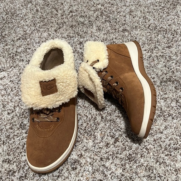 UGG Shoes - UGG Chestnut Brown Shearling-Lined Winter Boots